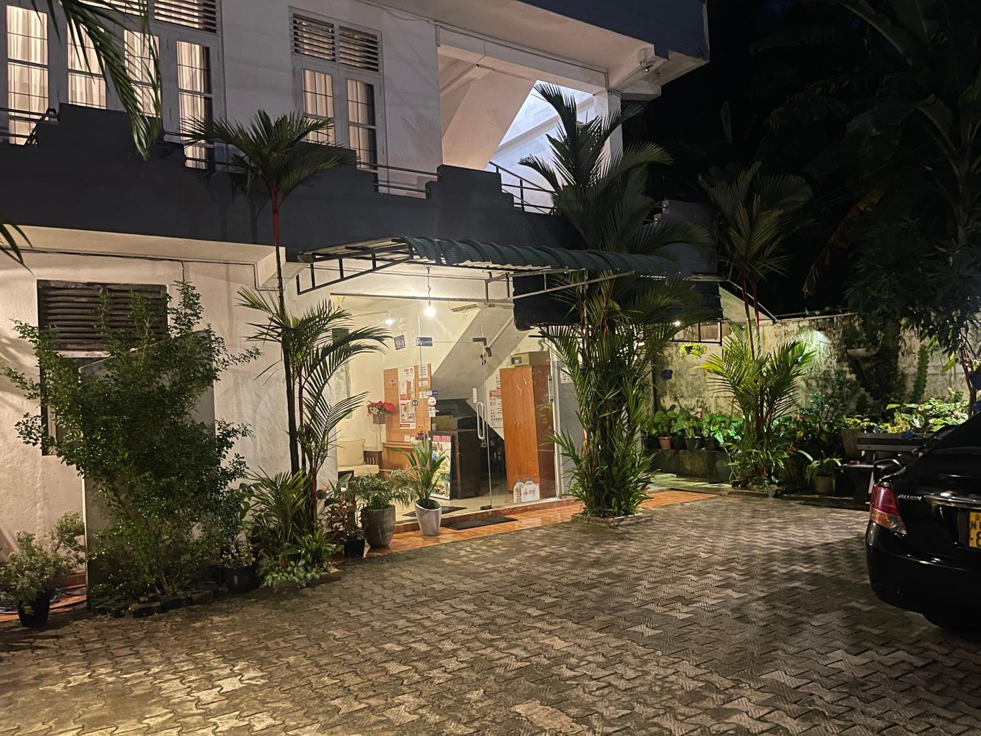 Holiday Inn Unawatuna Exterior photo