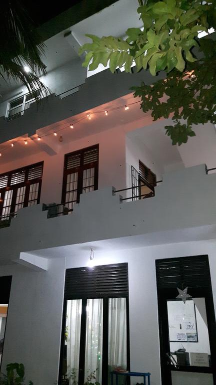 Holiday Inn Unawatuna Exterior photo