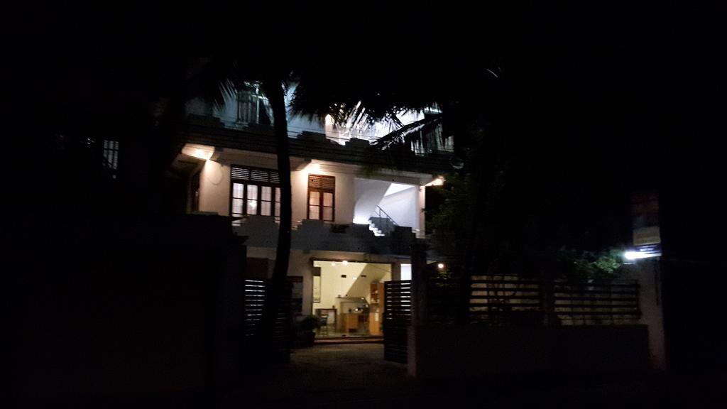 Holiday Inn Unawatuna Exterior photo