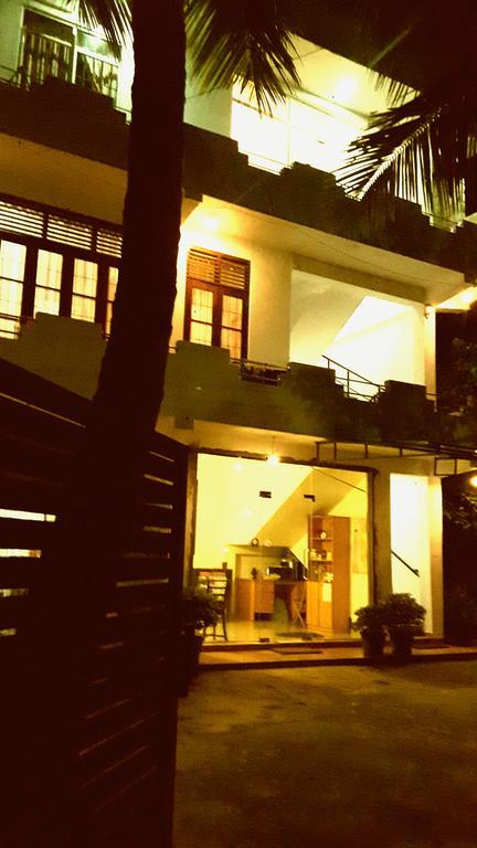 Holiday Inn Unawatuna Exterior photo
