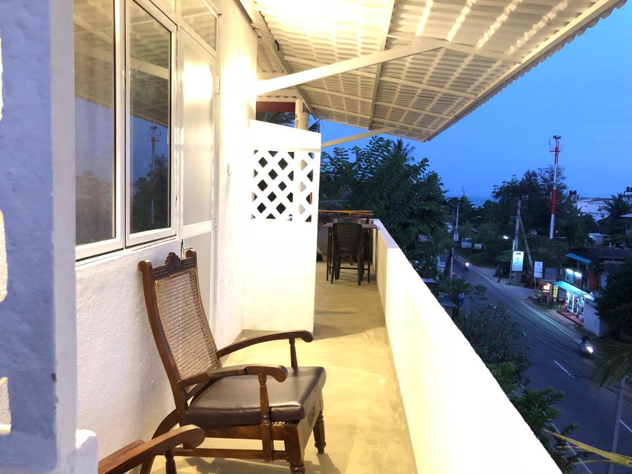 Holiday Inn Unawatuna Exterior photo