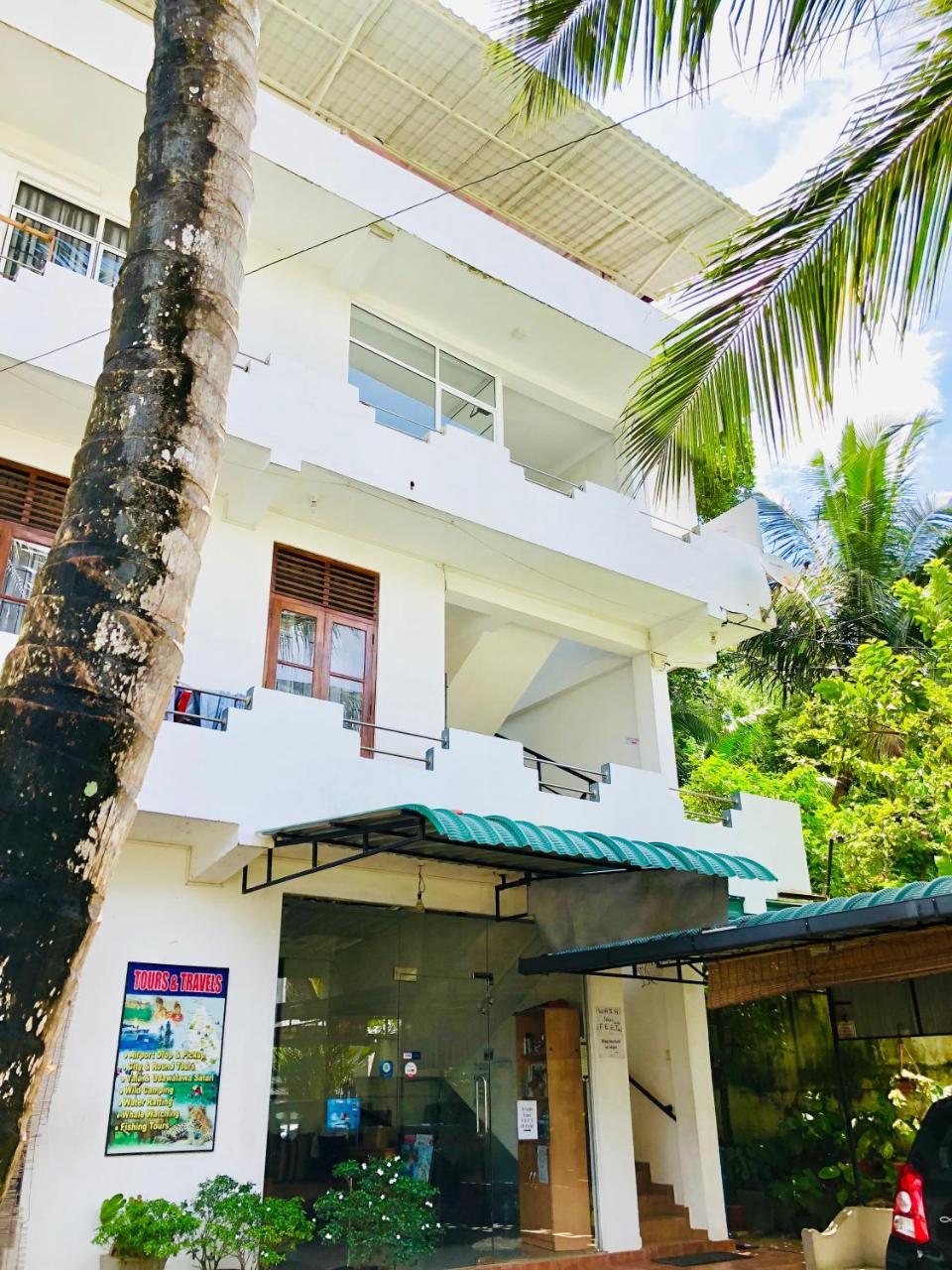 Holiday Inn Unawatuna Exterior photo