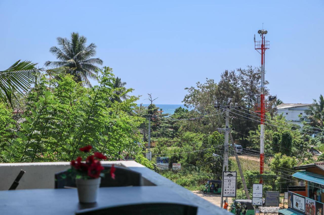 Holiday Inn Unawatuna Exterior photo