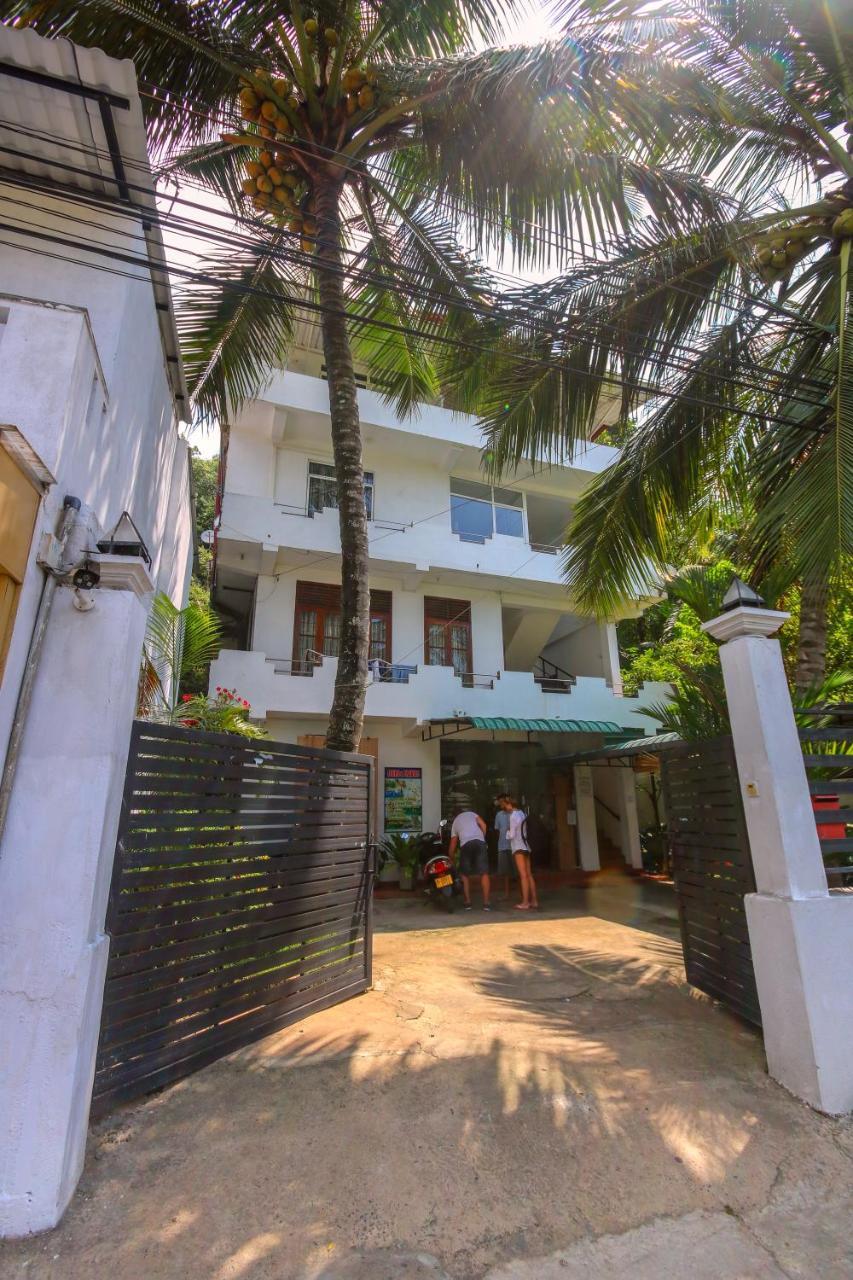 Holiday Inn Unawatuna Exterior photo